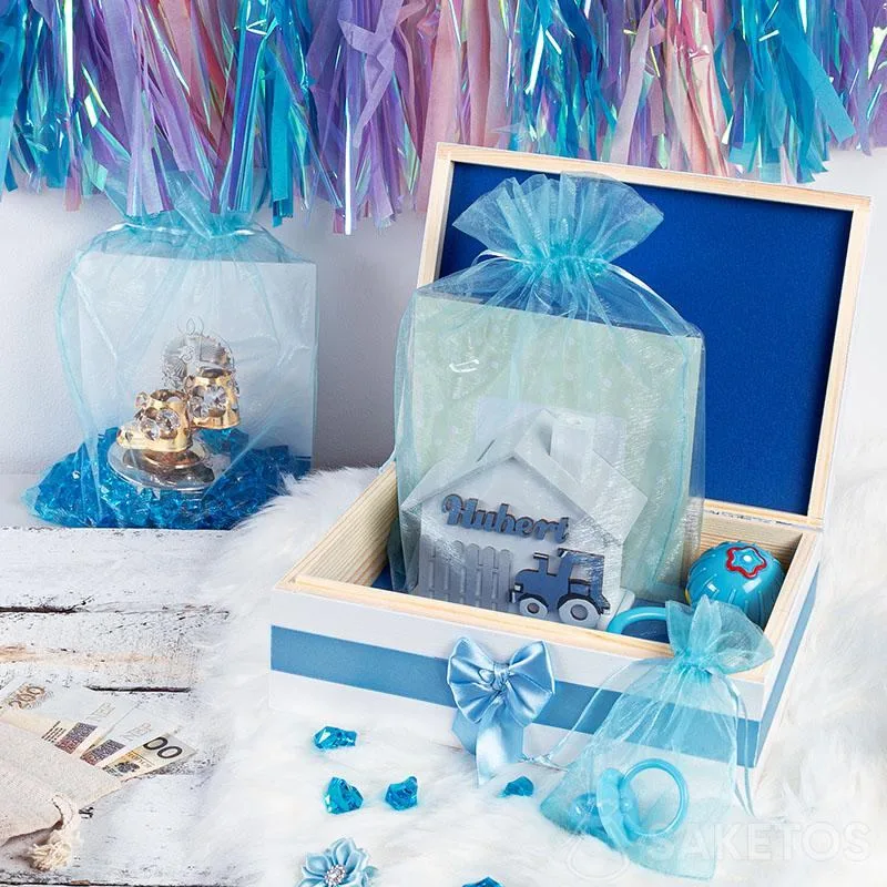 Sacchetti in organza per regali e souvenir per il battesimo di un bambino