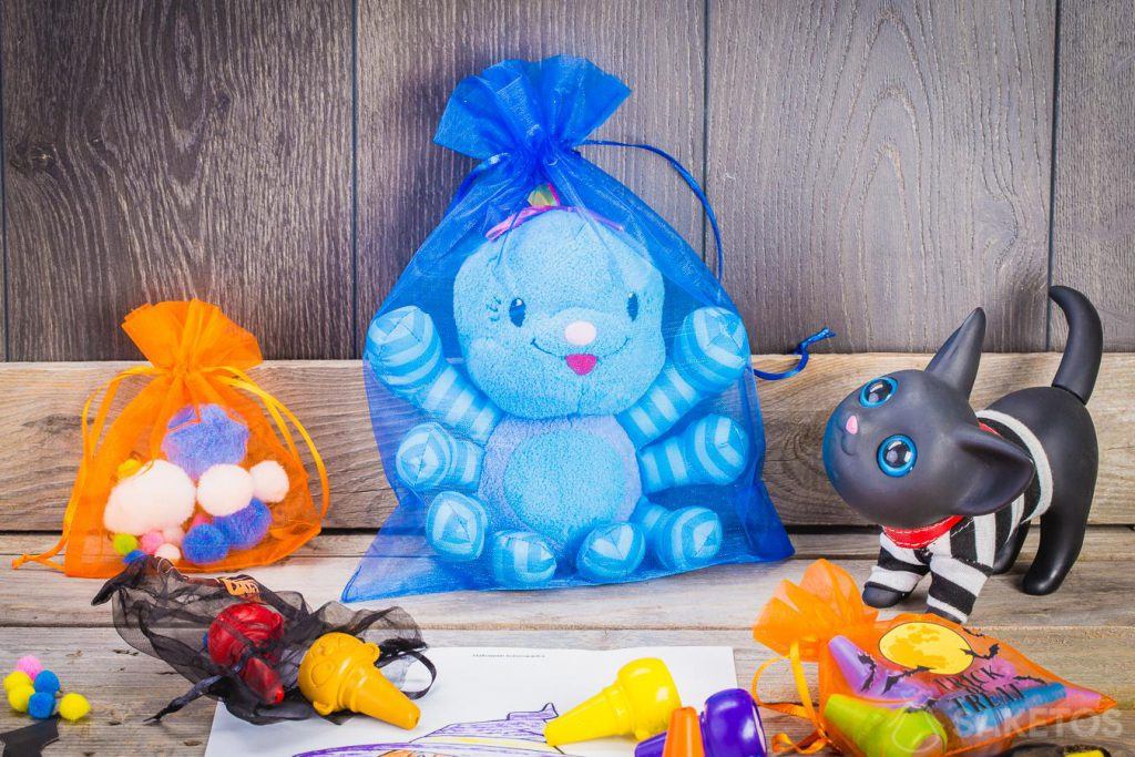 Decorazioni di Halloween con sacchetti di tessuto