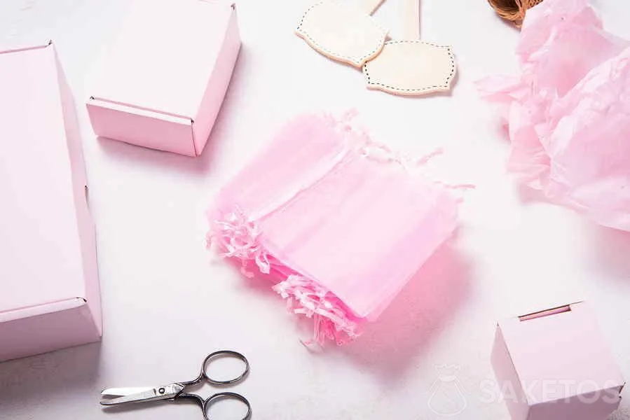 Sacchetti di organza e cartellini personalizzati