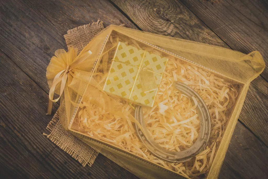 Nastro legato su sacchetti di organza
