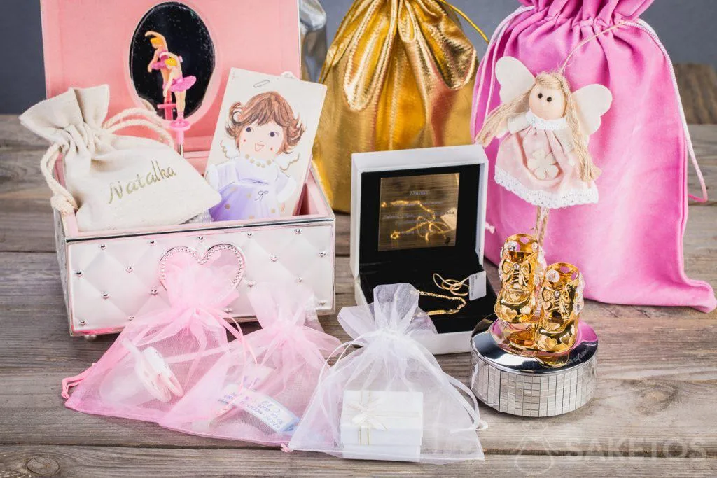 I sacchetti in organza sono perfetti come confezione regalo per il battesimo.