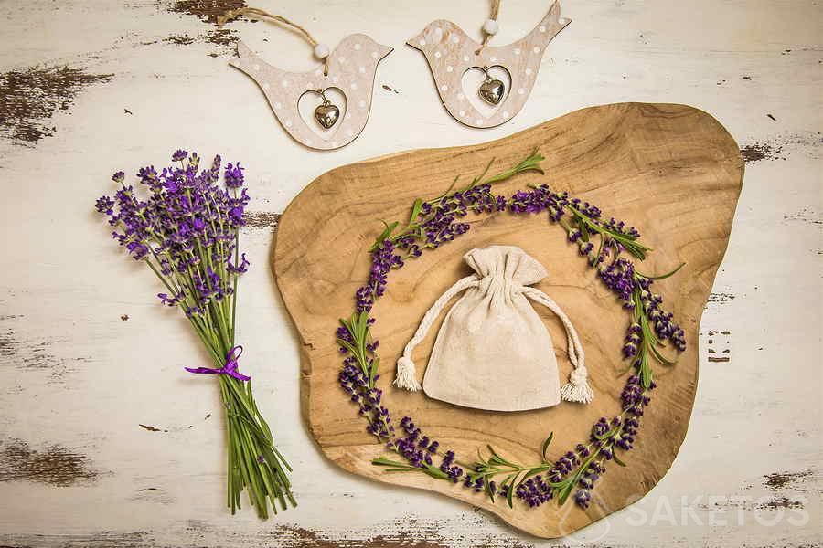 Fiori di lavanda come tema per un matrimonio rustico