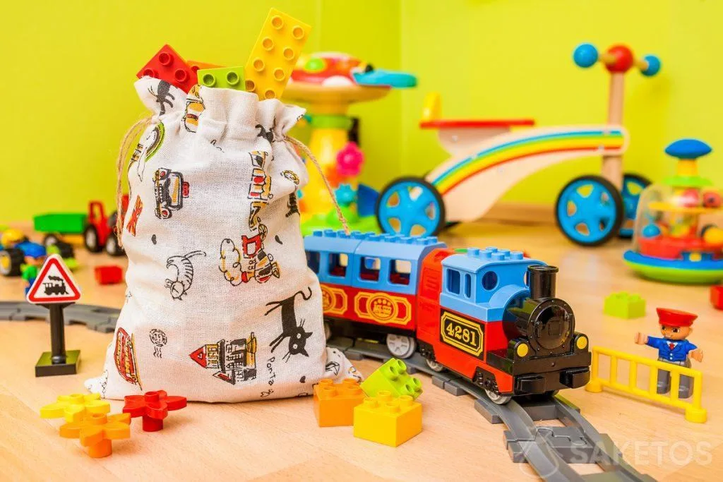 I sacchetti in tessuto sono ideali per conservare giocattoli e confezioni regalo per bambini