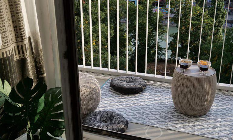 Cuscini bassi per il balcone