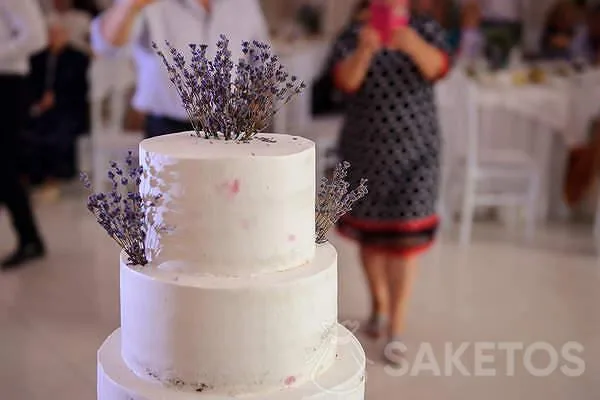 Torta nuziale alla lavanda - decorazioni nuziali alla lavanda