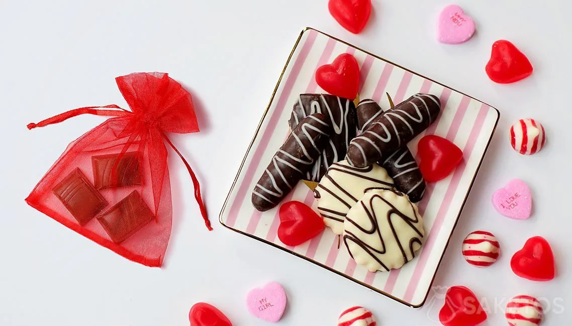 Sacchetti in organza rossa con caramelle
