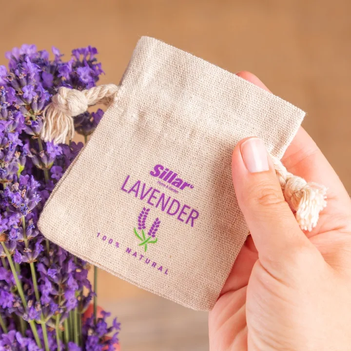 Piccolo sacchetto di lino con logo Sillar per lavanda profumata naturale.